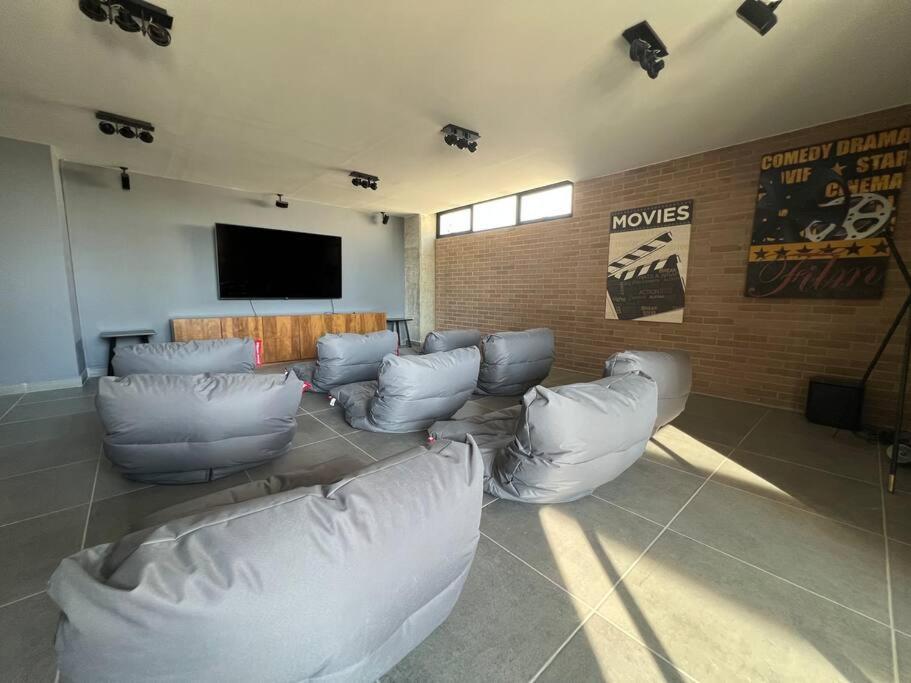 Depa Boho Al Sur Pet Friendly Piscina Gym Sala De Cine Lägenhet Guadalajara Exteriör bild