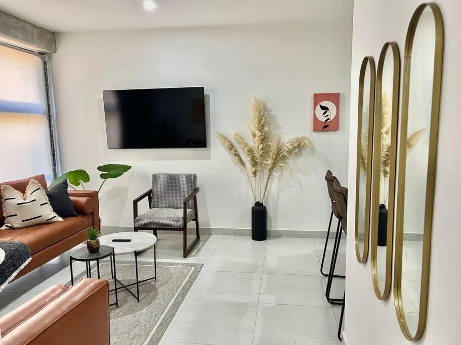 Depa Boho Al Sur Pet Friendly Piscina Gym Sala De Cine Lägenhet Guadalajara Exteriör bild